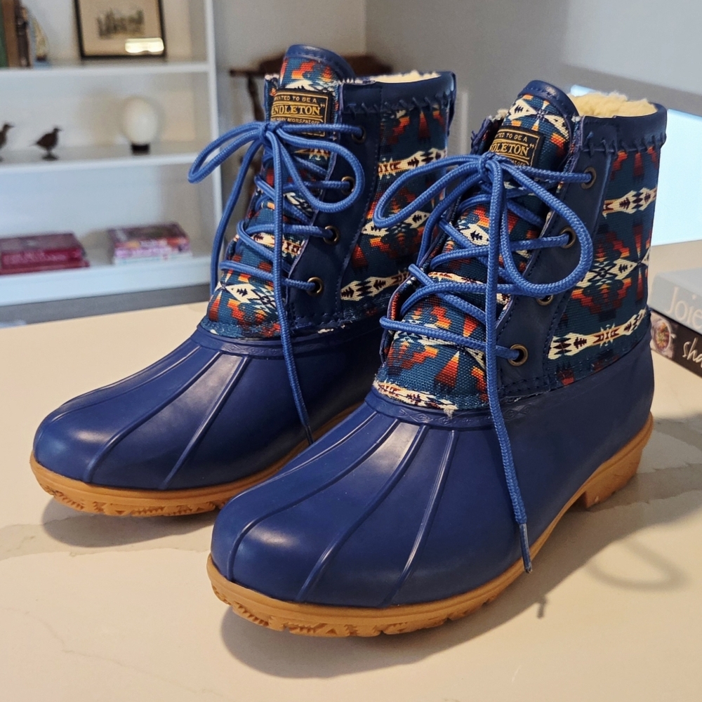 Pendleton Tucson Print Blue Sherpa Lined Waterproof Duck Boots Womens Size 8
